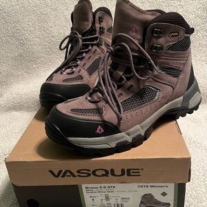 Vasque Breeze 2.0    7479  Ladies Size 9 medium worn twice